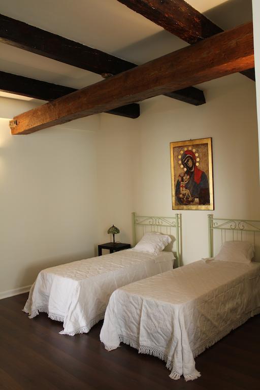 B&B Via dell'Astrologo Cosenza Esterno foto